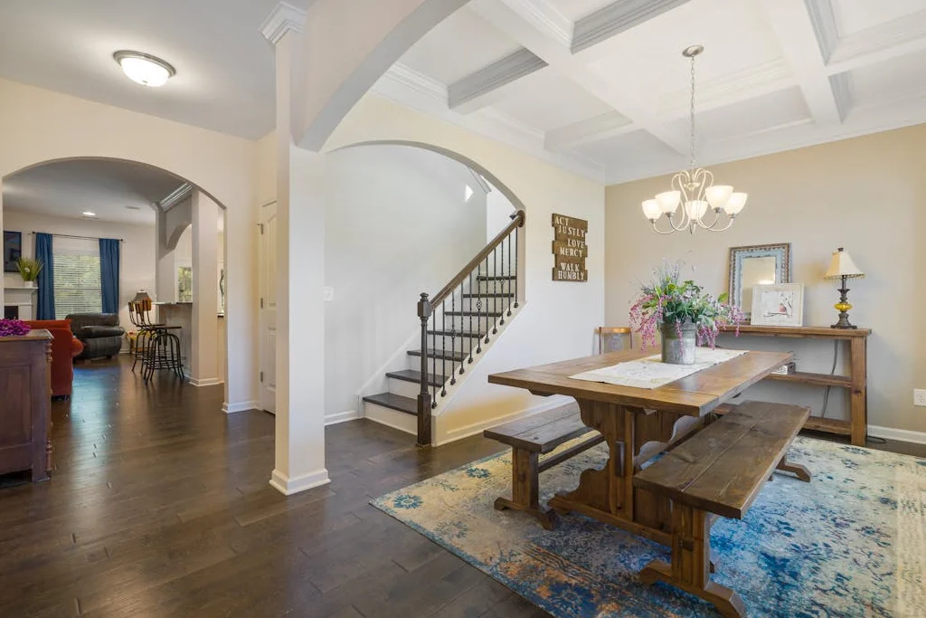 Intérieur chaleureux de propriété